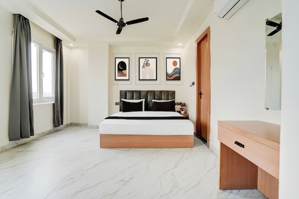 Desk, free WiFi, bed sheets