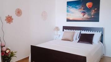 Apartamento, vistas al patio | Cortinas opacas, tabla de planchar con plancha, wifi gratis