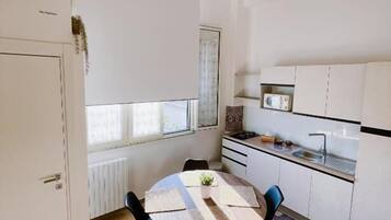 Apartamento, vistas al patio | Restauración
