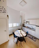 Apartment, Blick auf den Innenhof | Speisen