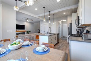 Private kitchen - Grill-Mnt Views-Private Hot Tub-King Bed-Sleeps 12 | Moose Mgmt 1132 (Park City)