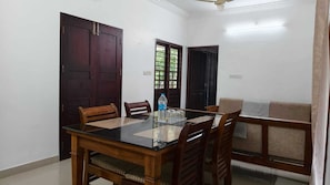 Zona de menjador de l'habitació