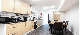 Bayview Apartment by Guestz