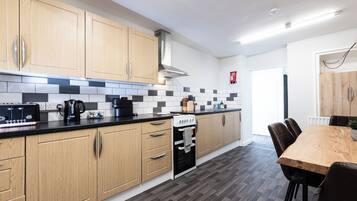 Family Apartment, 2 Bedrooms, Non Smoking | Private kitchen