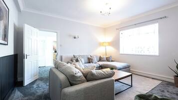 Family Apartment, 2 Bedrooms, Non Smoking | Living area