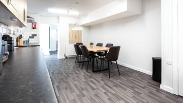 Family Apartment, 2 Bedrooms, Non Smoking | Dining