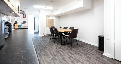 Bayview Apartment by Guestz