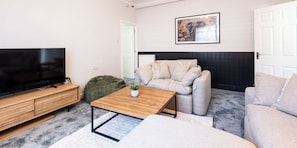 Living area - Bayview Apartment by Guestz (Morecambe)