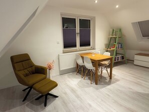 Dining - KaLa Vacation Home—a place where you'll have everything you need! (Penzlin)