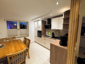 Private kitchen - KaLa Vacation Home—a place where you'll have everything you need! (Penzlin)