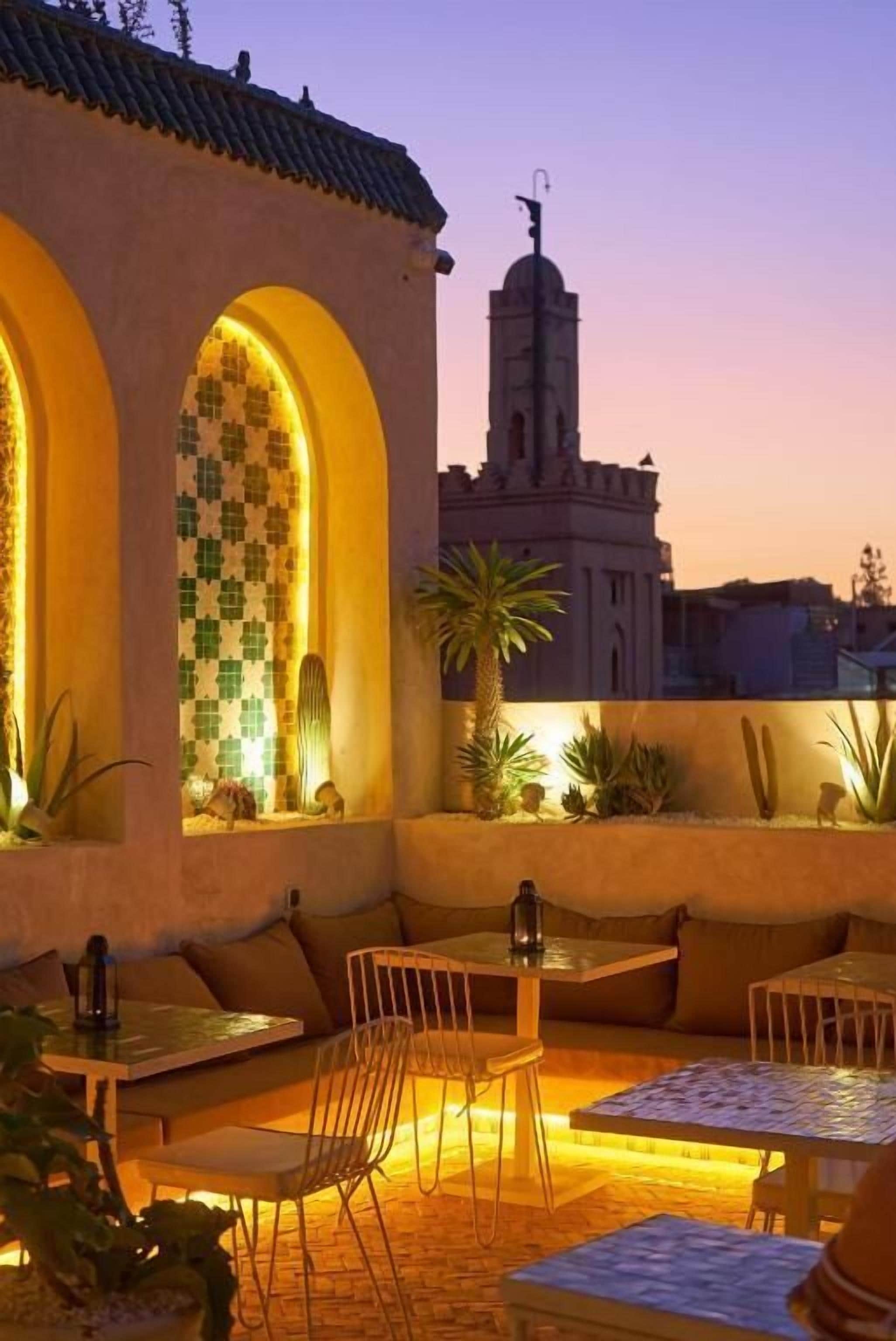 تناول الطعام بالخارج