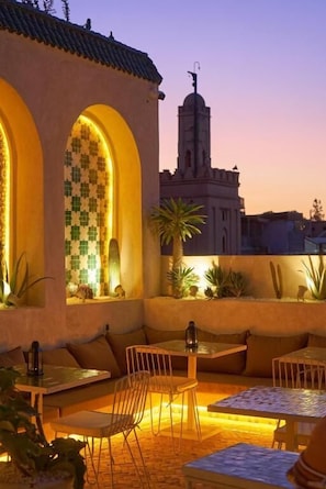 Outdoor dining - Luxury Private Riad Taj 2Min Jemaa Lefna (Marrakech)