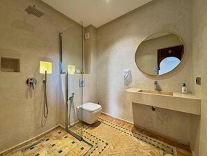 House, 6 Bedrooms, City View | Bathroom | Shower, free toiletries, hair dryer, towels - Luxury Private Riad Taj 2Min Jemaa Lefna (Marrakech)