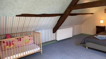 3 bedrooms, iron/ironing board, WiFi, bed sheets
