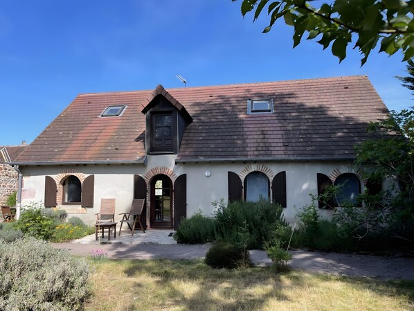 Exterior - Gîte "Le Faisan" with Private Terrace, Enclosed Garden, and Wifi (Audes)