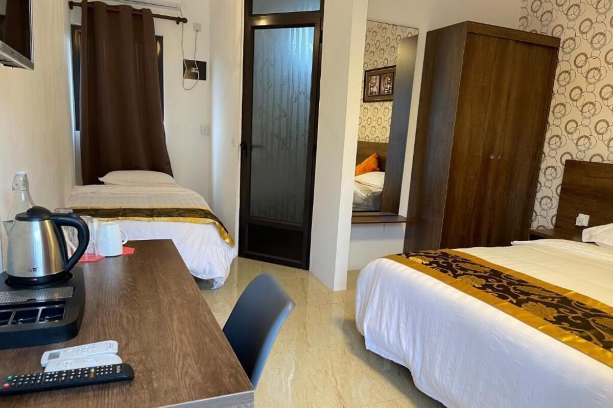 Family Room, Balcony, Courtyard View | In-room safe, soundproofing, WiFi (free)