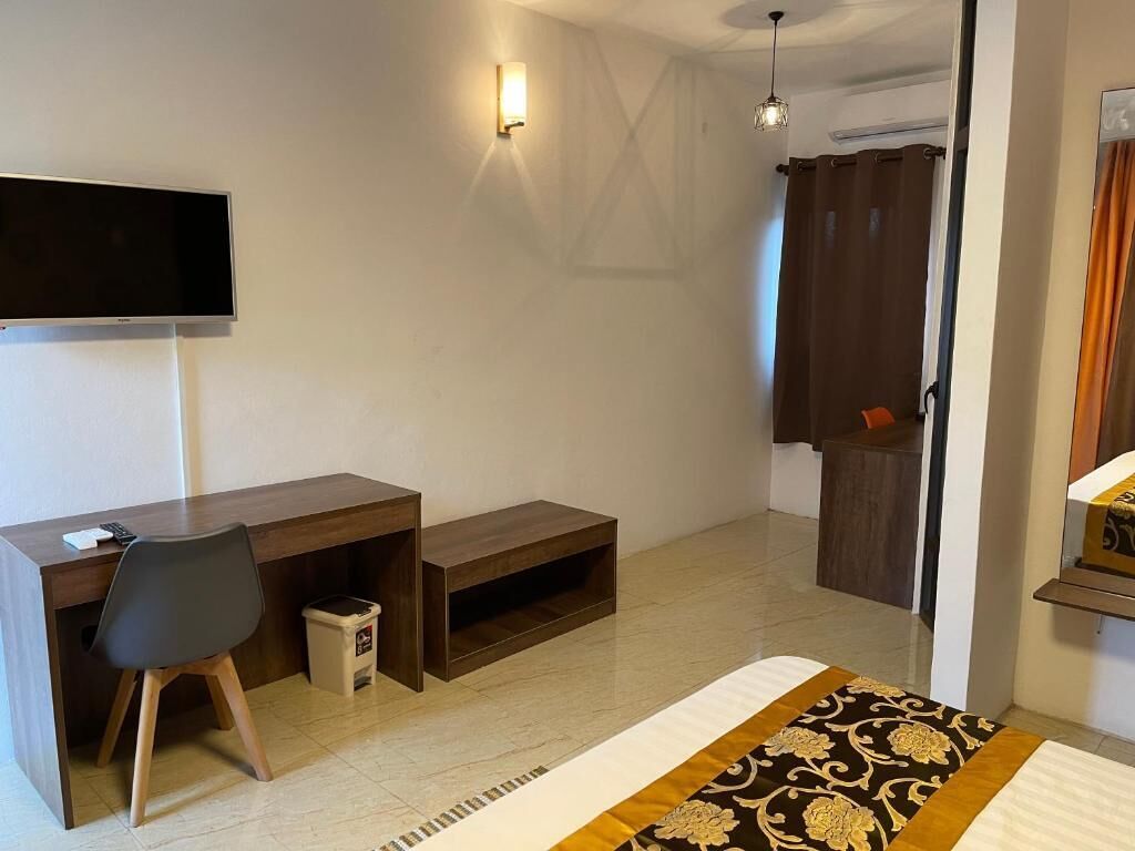Caja de seguridad en la habitación y escritorio 