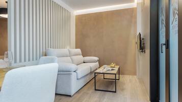 Estudio | Zona de estar | Smart TV de 40 pulgadas con canales por cable