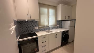 Deluxe Apartment, Beach View | Private kitchen | Fridge, oven, stovetop, cookware/dishes/utensils