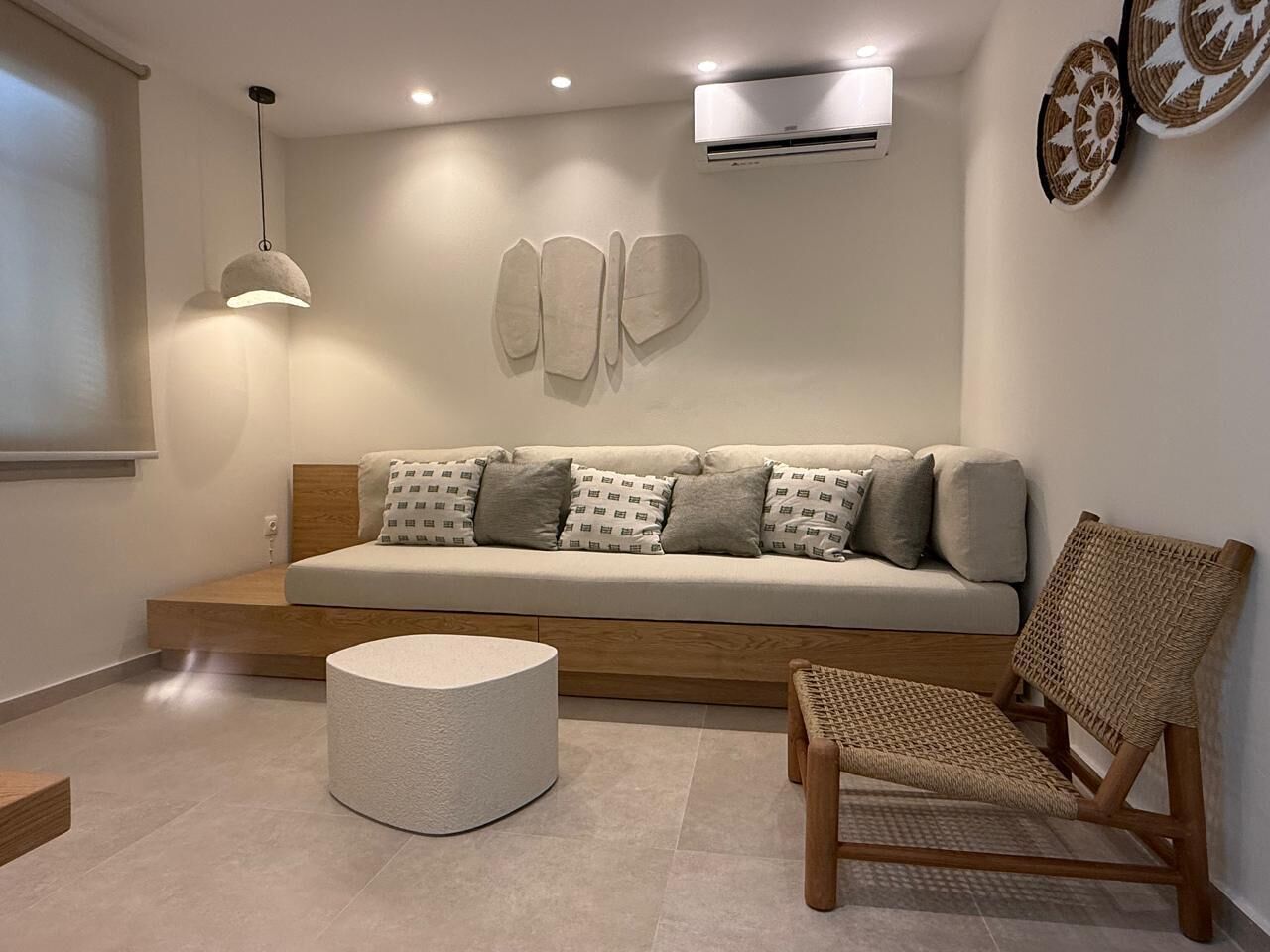 Deluxe Apartment, Beach View | Living area