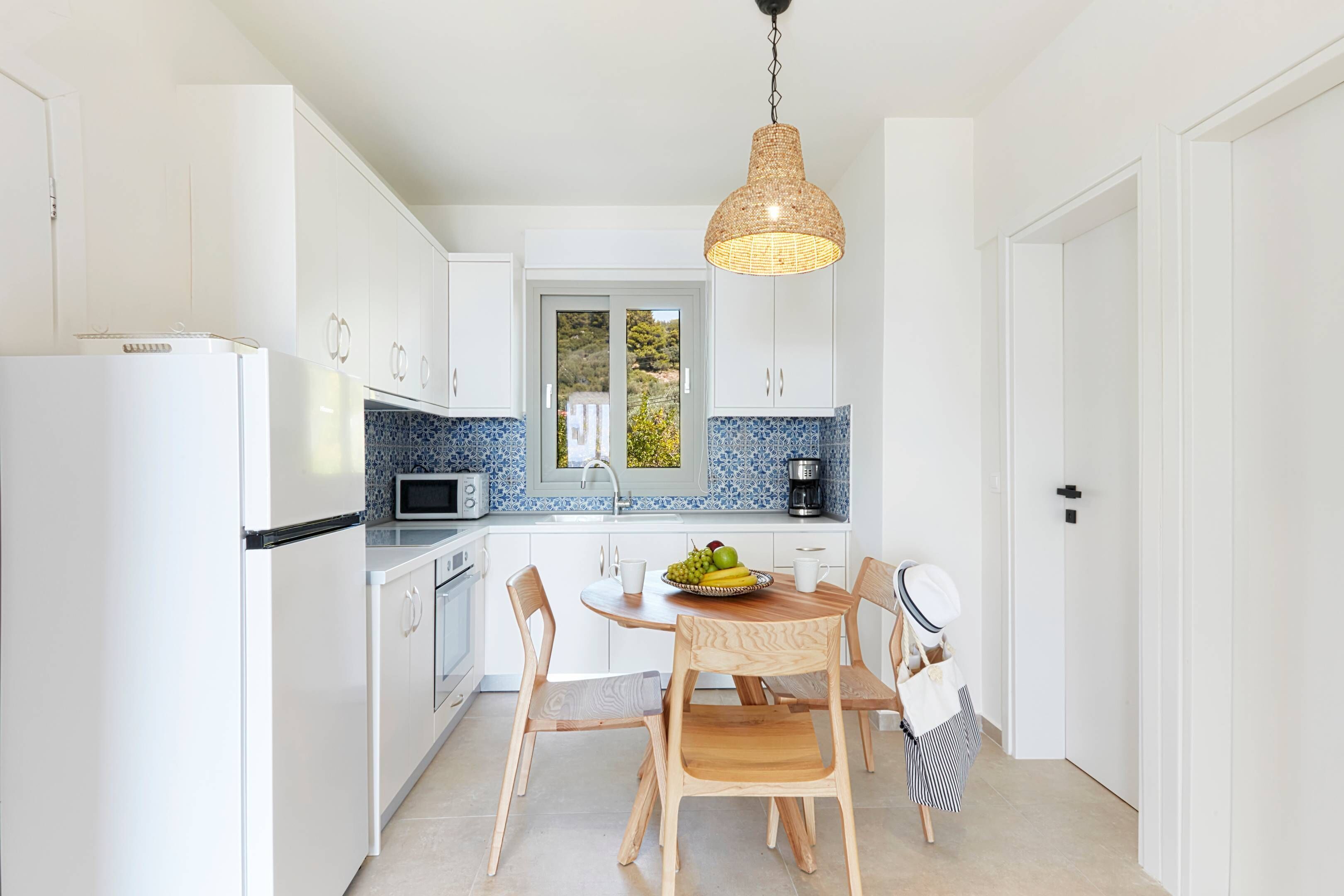 Deluxe Apartment, Beach View | Private kitchen
