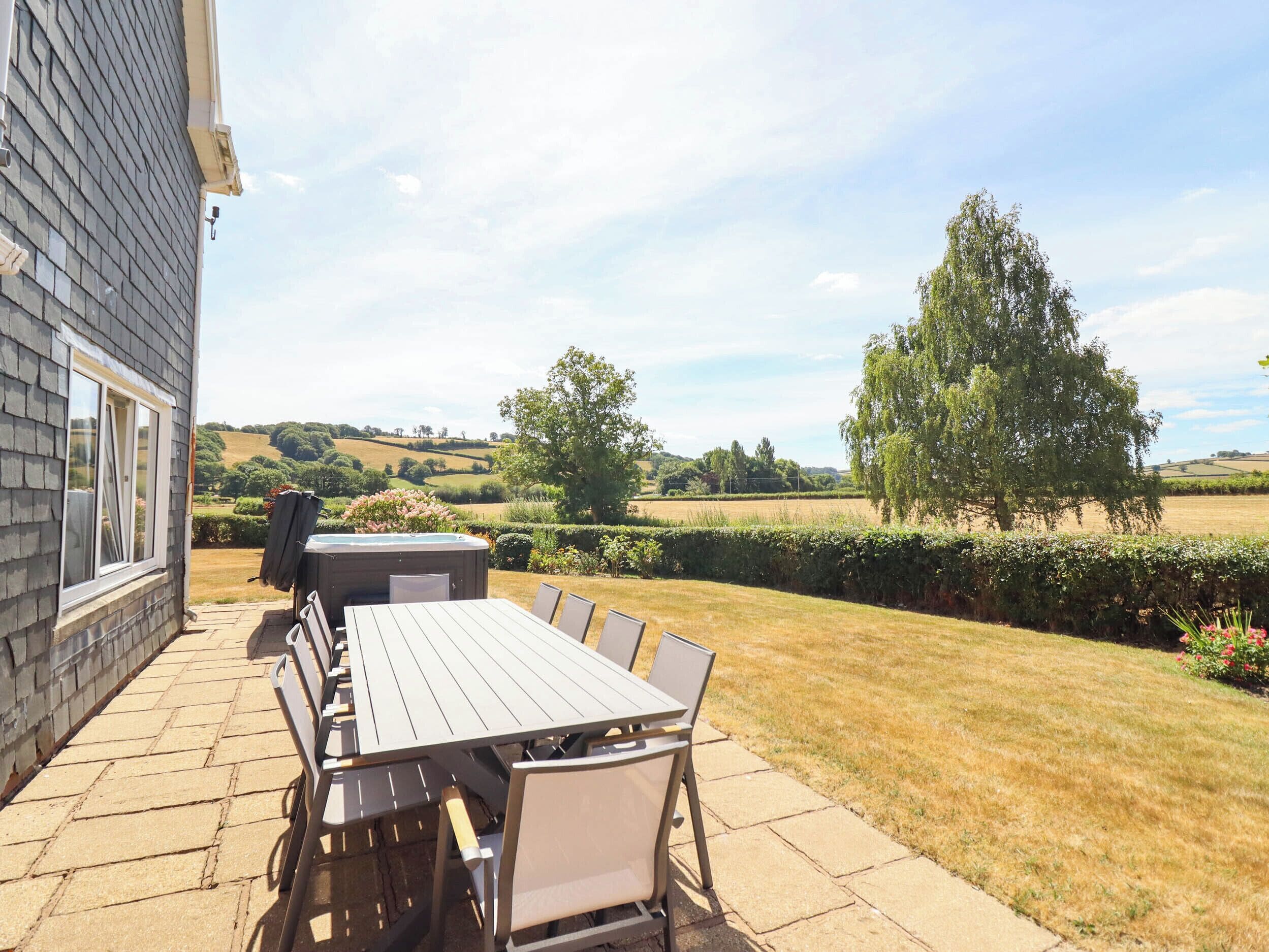 Cottage | Outdoor dining