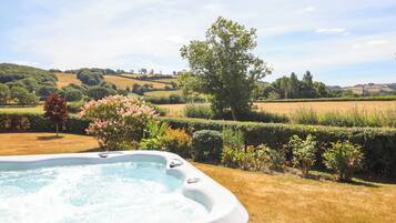 Cottage | Tab spa terbuka