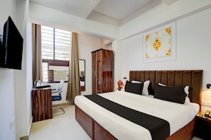 Classic Room | Desk, WiFi (free) - Super OYO Collection O Prayag Junction (Prayagraj)