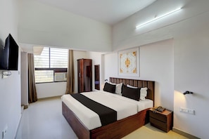 Classic Room | Desk, WiFi (free) - Super OYO Collection O Prayag Junction (Prayagraj)