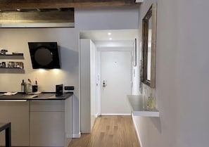 Interior - Elegant & Cozy 2-Bedroom Apartment Near the Colosseum and St. Mark's Maggiore in the heart of Monti (Roma)