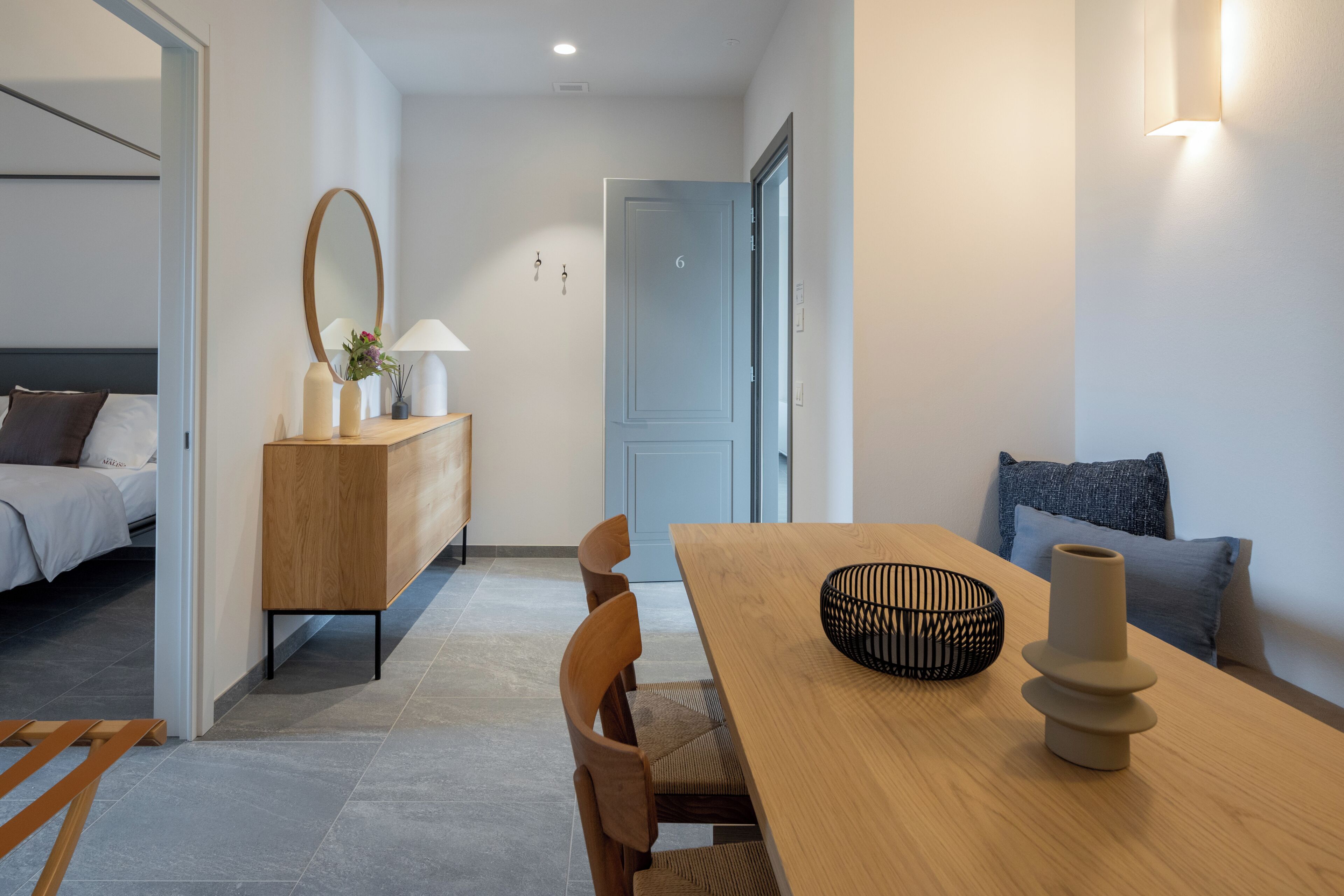 Deluxe Suite, Mountain View | Soundproofing, free WiFi