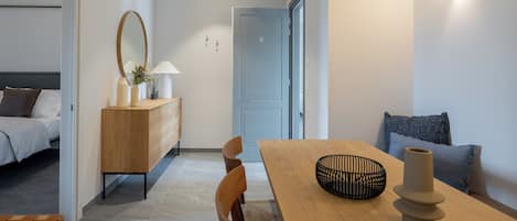 Deluxe Suite, Mountain View | Soundproofing, WiFi (free)
