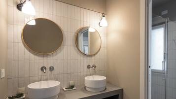 Departamento | Baño | Regadera, toallas, jabón, shampoo
