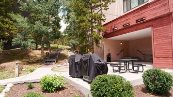 Studio | Outdoor dining