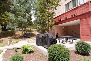 Studio | Outdoor dining - 1811 Decatur Condo (Keystone)