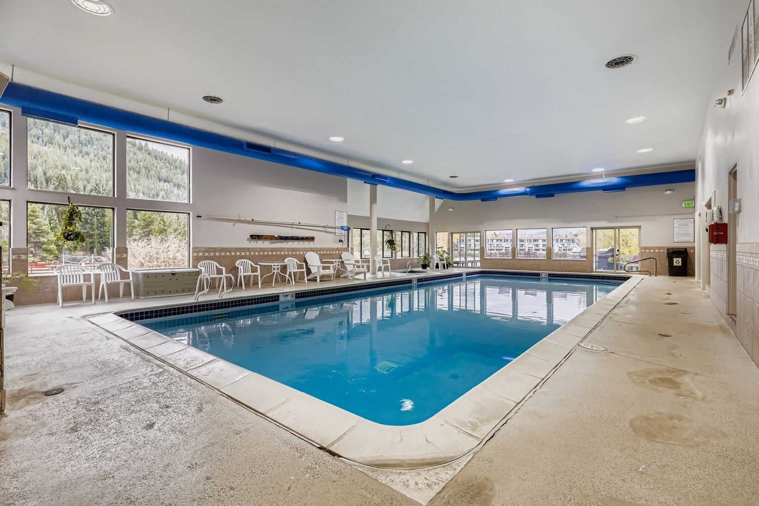 Studio | Pool