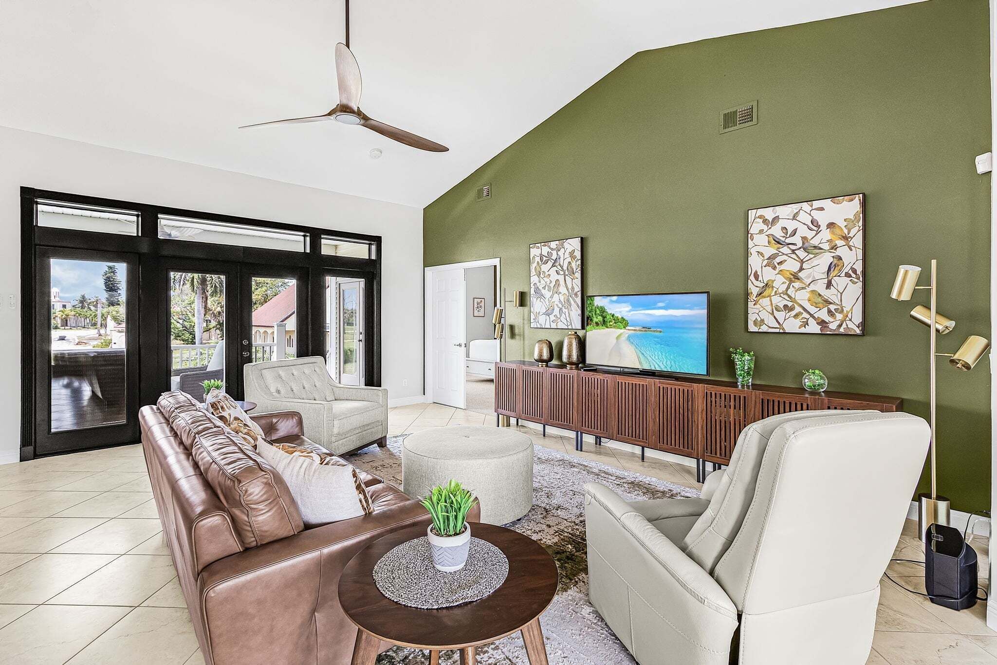 House, 4 Bedrooms | Living area