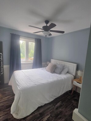 4 bedrooms, travel crib, WiFi, bed sheets