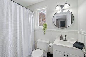 Hårtørrer, bidet, Sæbe, Toiletpapir