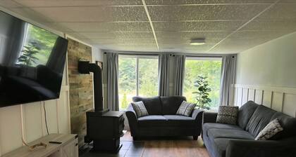 Muskoka Haven- 200 Steps to the Muskoka River.
