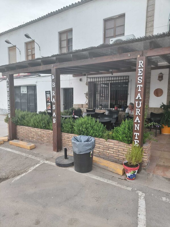 Exterior - HOSTAL ALCÁNTARA (Bailén)
