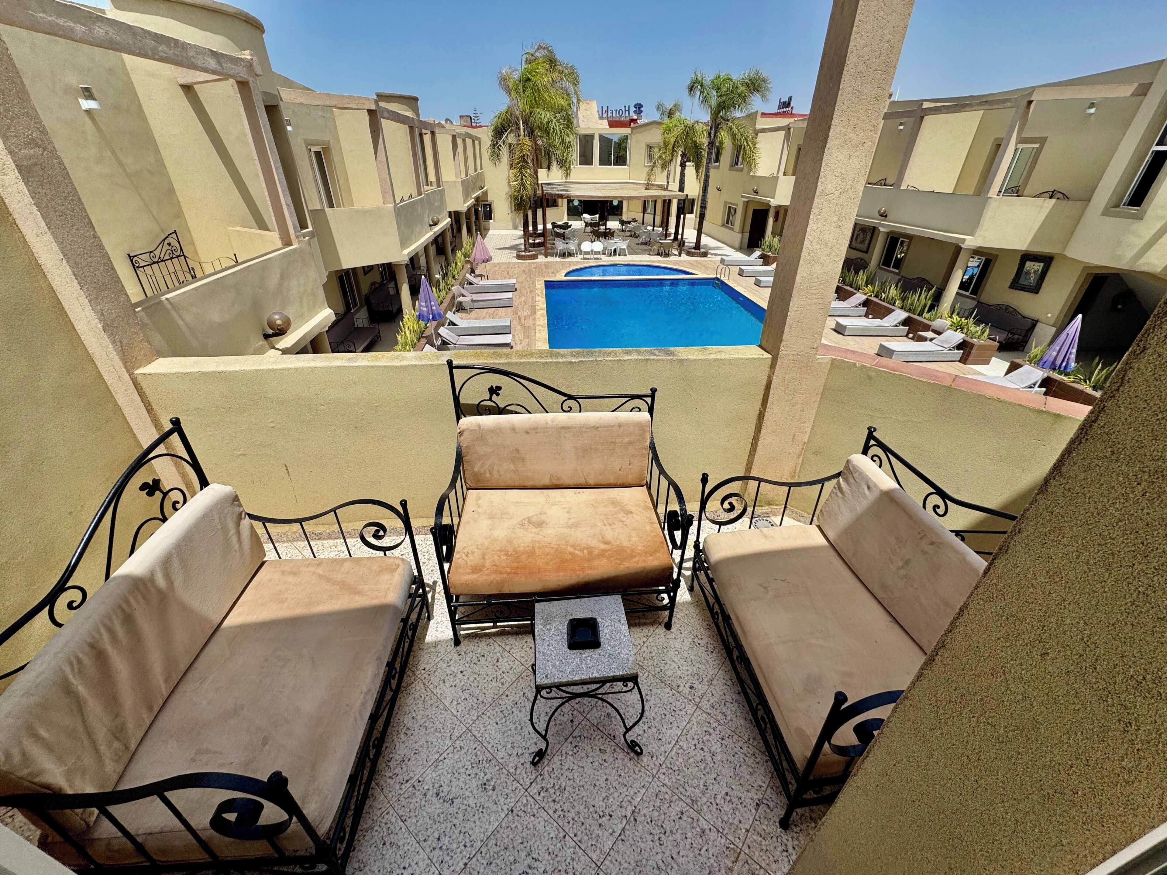 Classic-Doppelzimmer zur Einzelnutzung, Poolblick | Terrasse/Patio