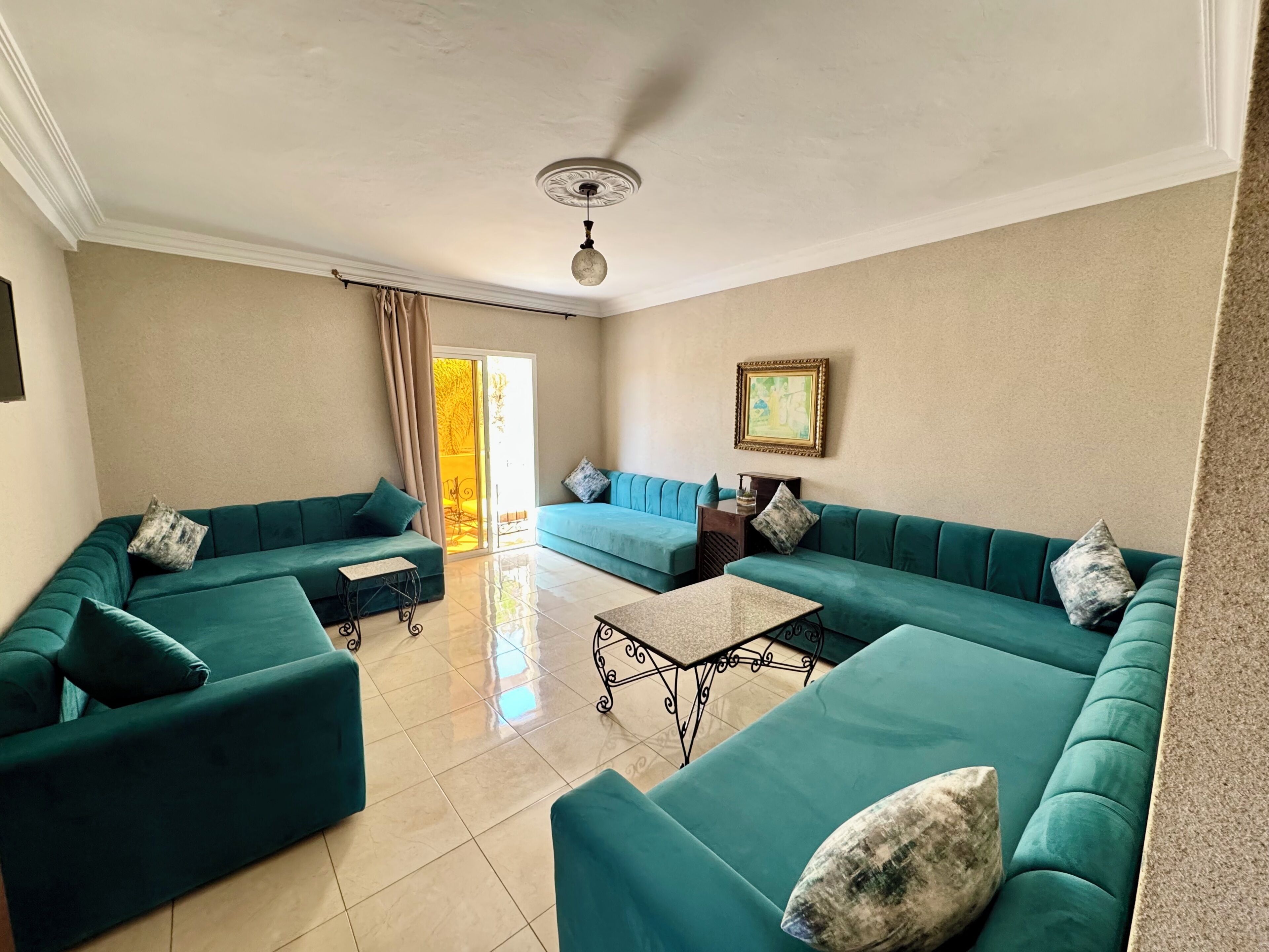 Classic Bungalow, Pool View | Living area