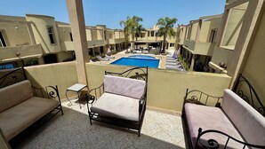 A poolside area with lounge chairs and a pool. - HOTEL BEACH CLUB LA PERLE (Casablanca)