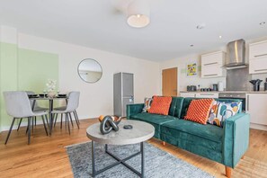 TV - Bright 3BR Leicester Home with Private Patio (Leicester)