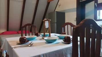 Kabin, 1 kamar tidur, Boleh Merokok | Tempat makan