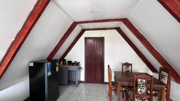 Cabane, 1 chambre, fumeur, patio | Restauration