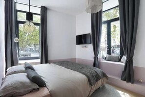 Room - EXPERIENCE AUTHENTIC PARISIAN LIVING IN THE HEART OF SAINT-GERMAIN (Paris)