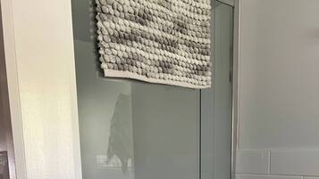 Cabin, 3 Bedrooms, Smoking, Balcony | Bathroom