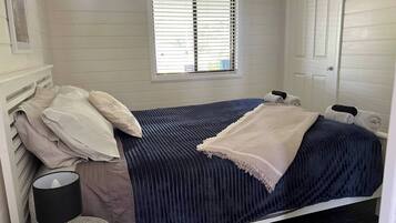 Cabin, 3 Bedrooms, Smoking, Balcony | 4 bedrooms